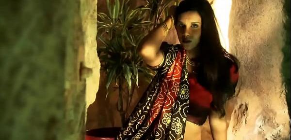  Bollywood Babe Likes To Show Off While Dancing Nakedly